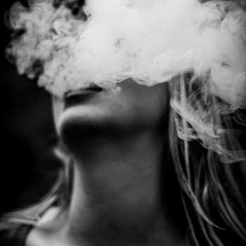 ANCHE L'USO DELLE SIGARETTE ELETTRONICHE MINACCIA LA SALUTE ORALE